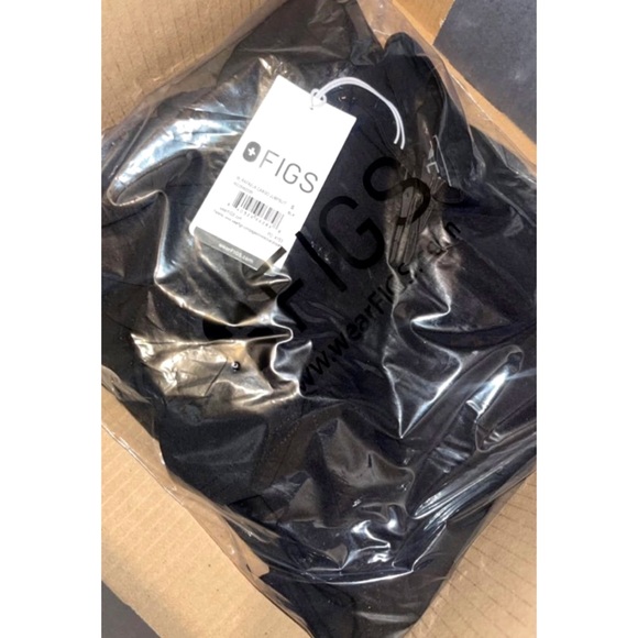 FIGS NWT Black Catarina jumpsuit jogger - Picture 3 of 3